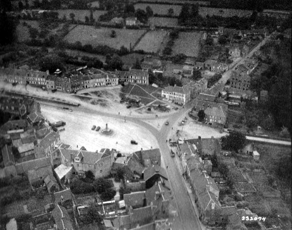 aerialviewofthemarketsquareinballeroy.jpg