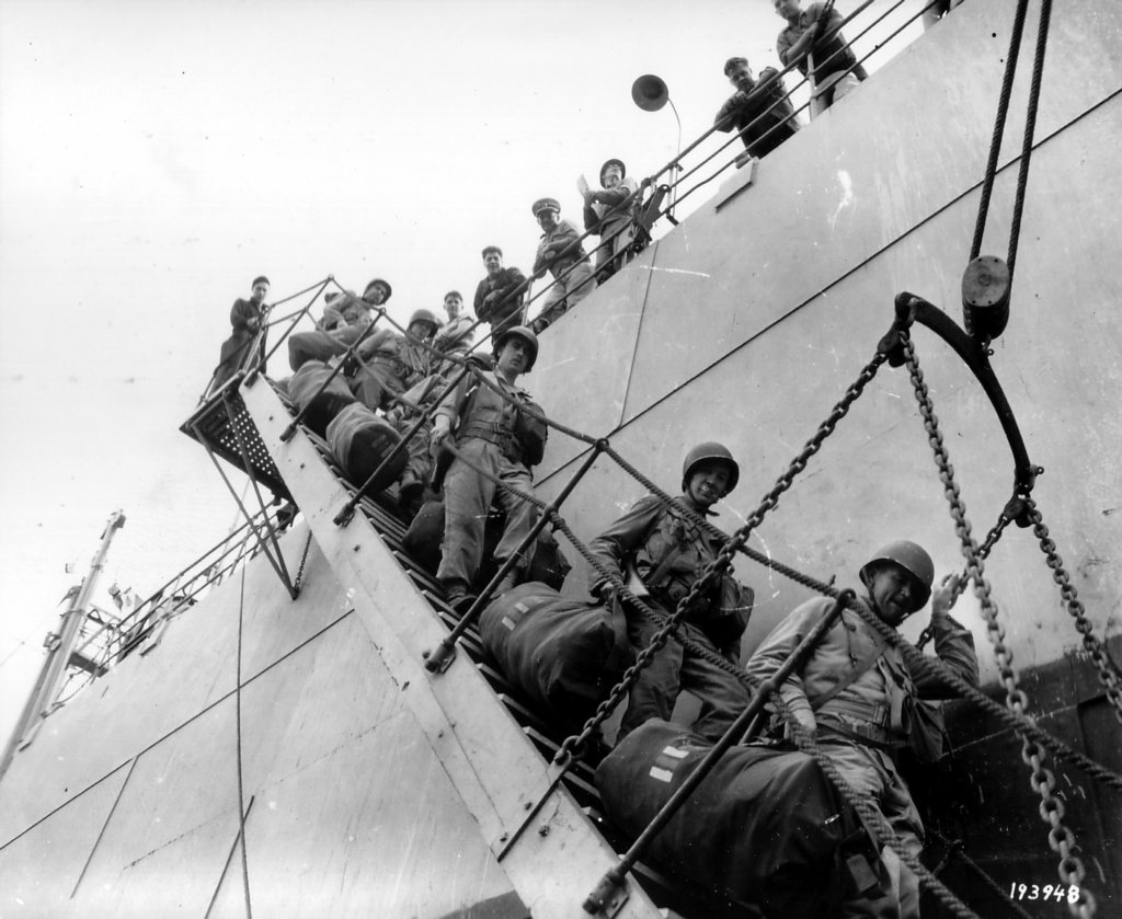 americantroopsdisembarkatcherbourg.jpg