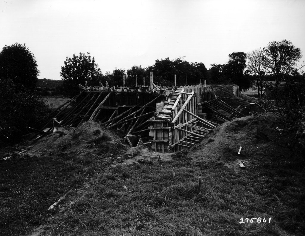 bunkerunderconstructiondozouvillelesmaresquiers.jpg