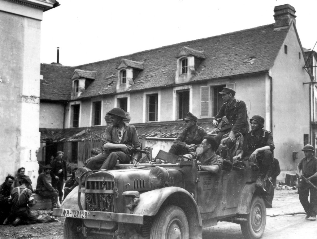 canadiantroopsoncapturedhorch40kfz.jpg