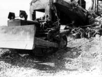 caterpillard7bulldozerclearsrubble_small.jpg