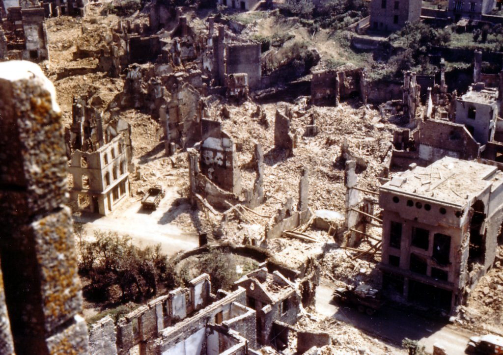 colourphotoofsaintlinruinsaugust19442.jpg