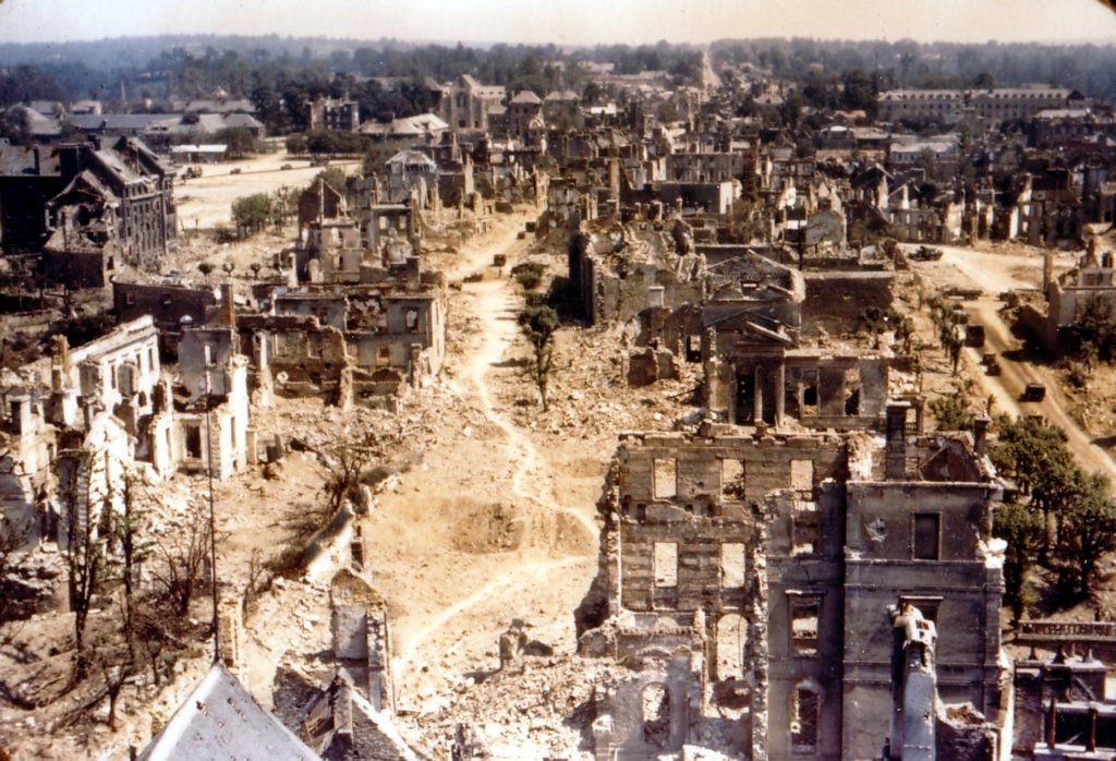 colourphotooftheruinsofcentralstloaugust1944.jpg