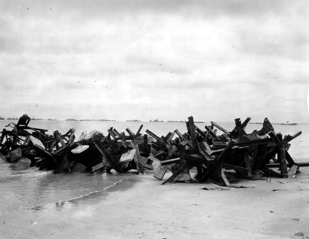 czechhedgehogbeachobstaclespileduponutahbeach.jpg