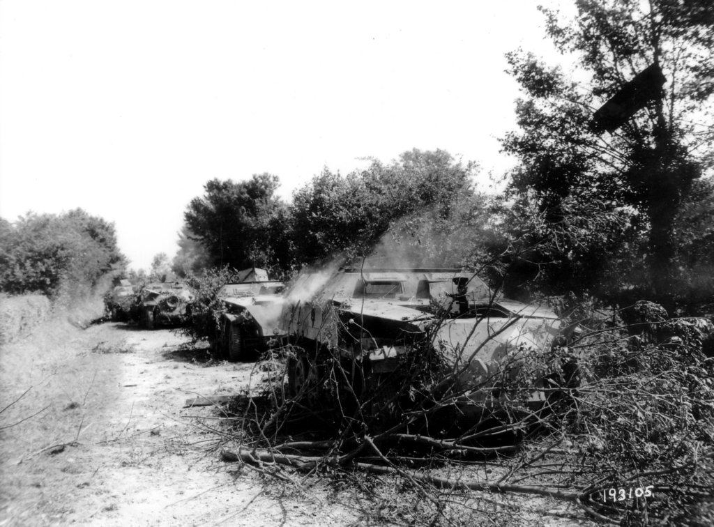 destroyedcolumnofsdkfz2502.jpg