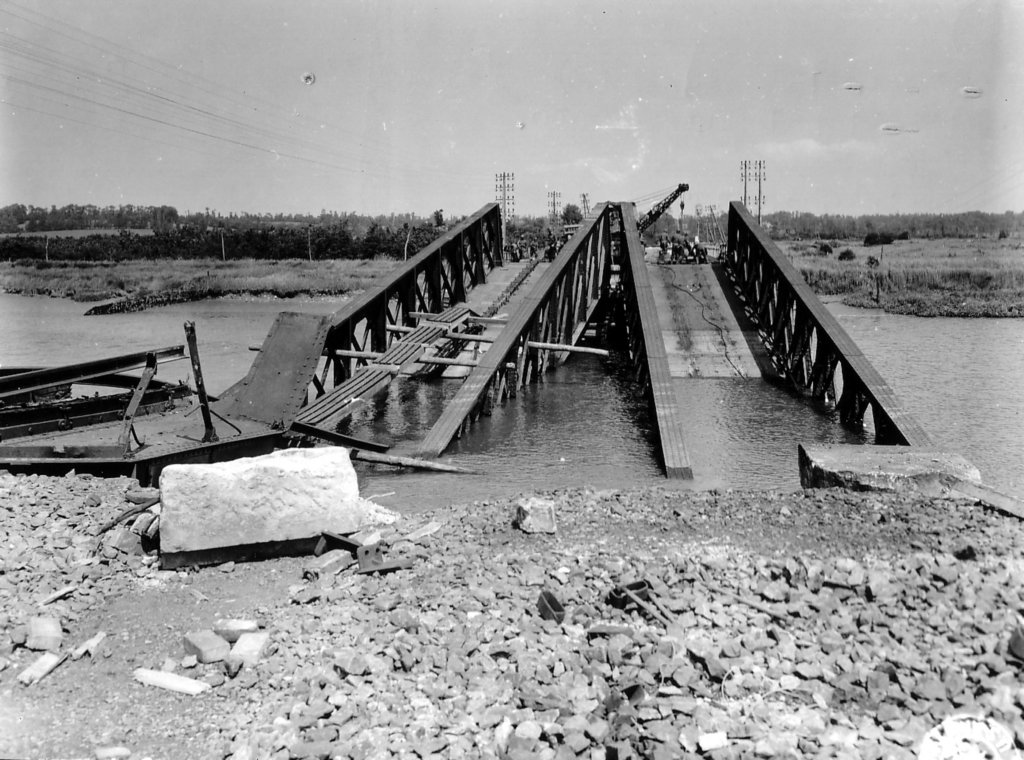 destroyedtwinbridge.jpg