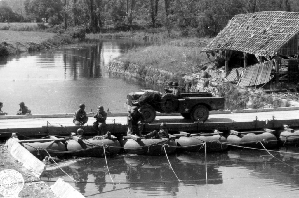 dodgewc51truckuserspontoonbridgeoverriverouve.jpg