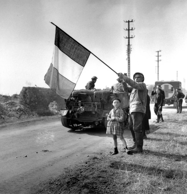 frenchww1veteranwithfrenchflag.jpg