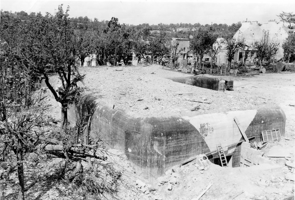 germancommunicationsbunkerplacechampdemars.jpg