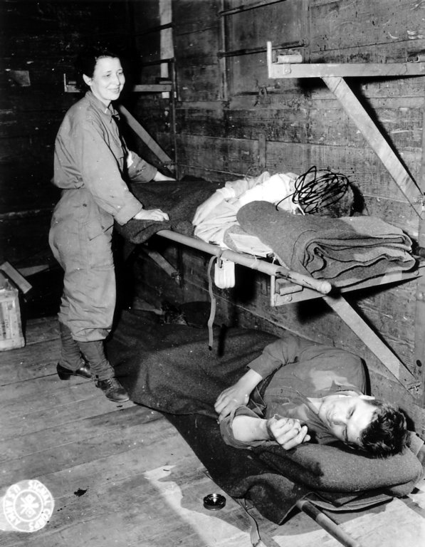 seriesofthreepicturesshowingahospitaltrainatlisonstationonaugustthe5th19442.jpg