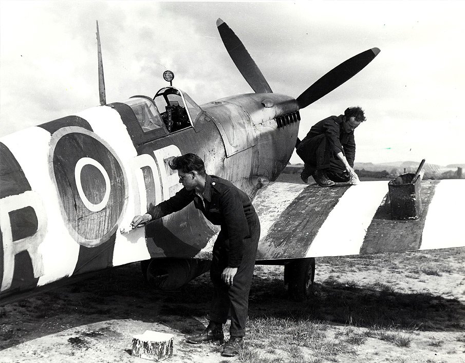 spitfireixinvasionstripes.jpg