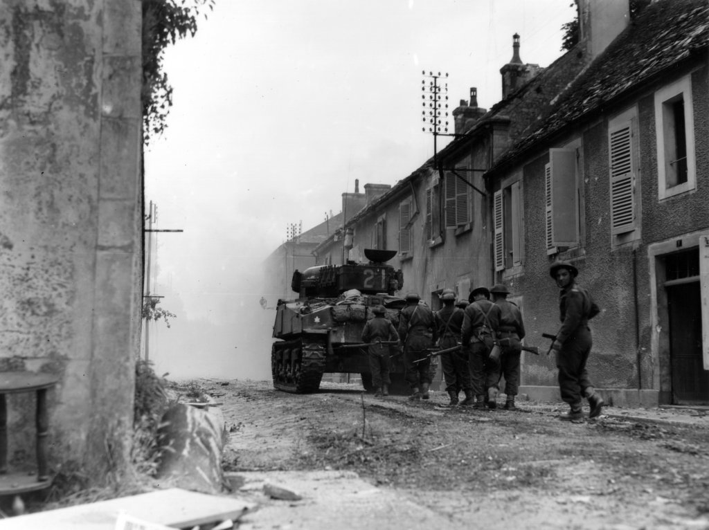 troopsofthemountroyalfusiliersadvancebehindatankofthesherbrookefusiliersfalaise.jpg