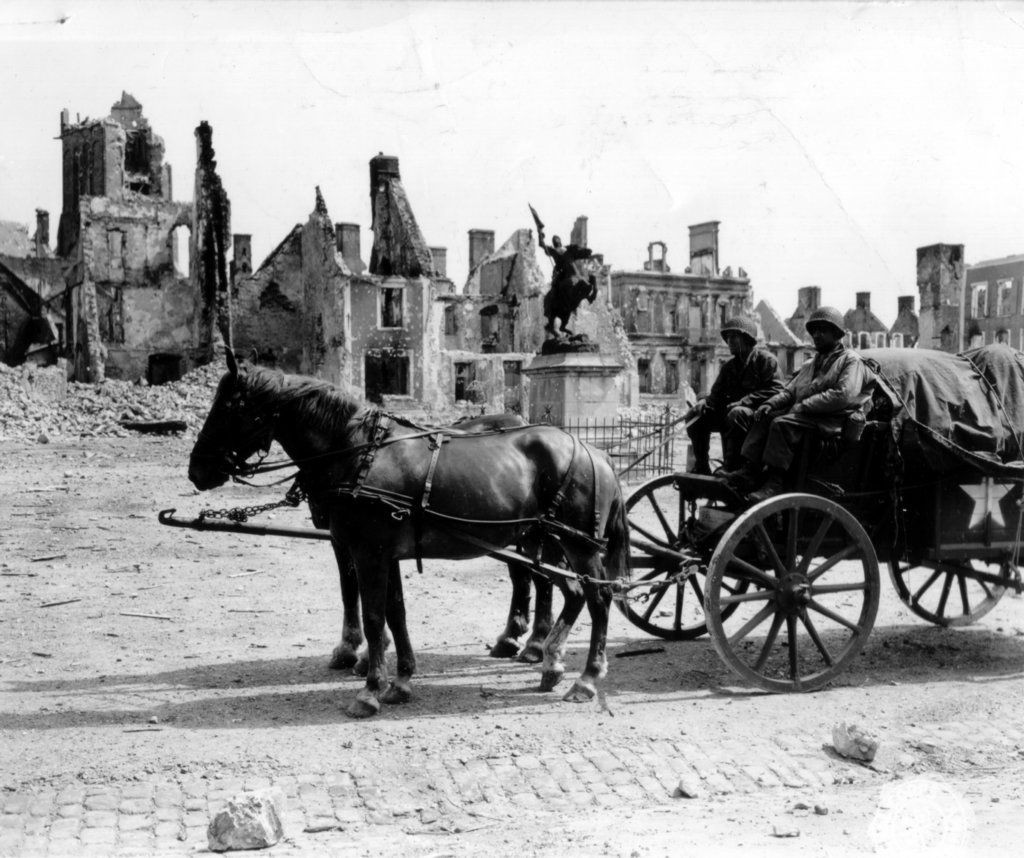 ushorsedrawntransportplacejeannedarcmontebourg.jpg