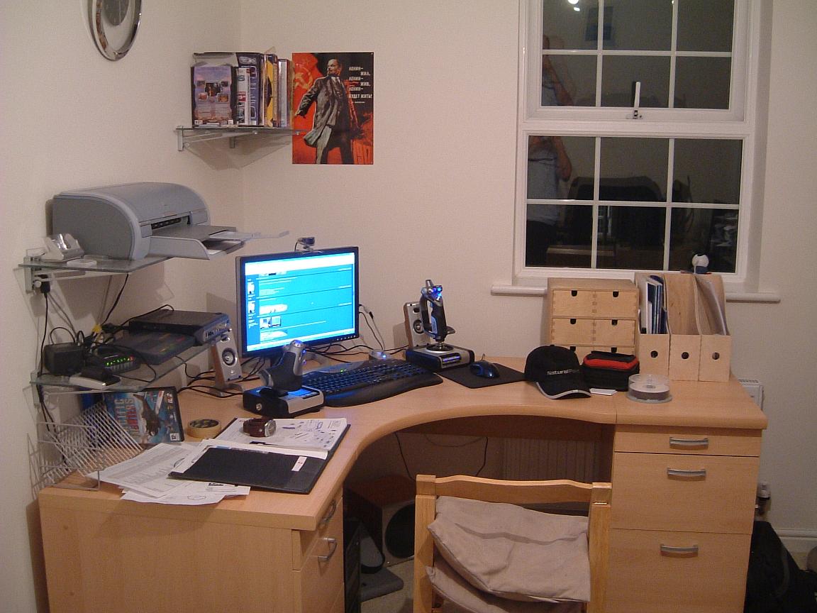 desk2.jpg